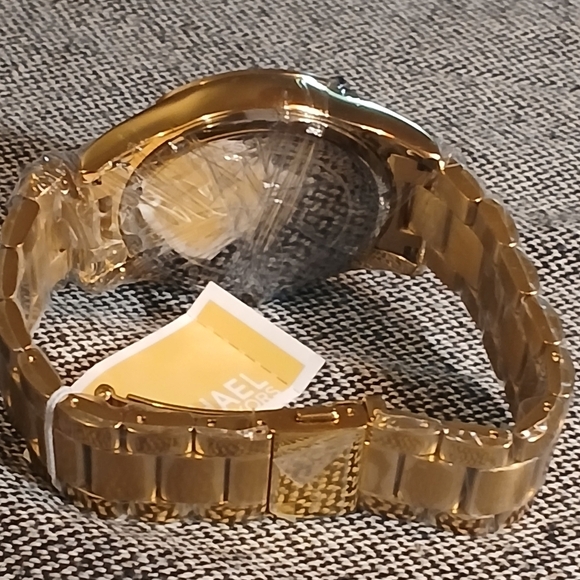 Micheal Kors Layton Blue Pave Crystal Dial MK 6243 Womens Watch - Picture 14 of 16